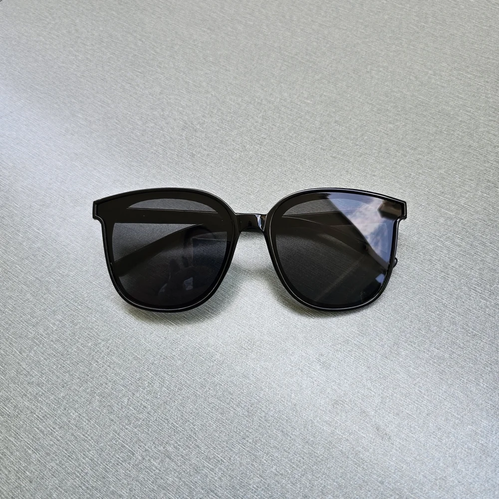 Man's Elegant Black Watch, Sunglasses, and Wallet Set